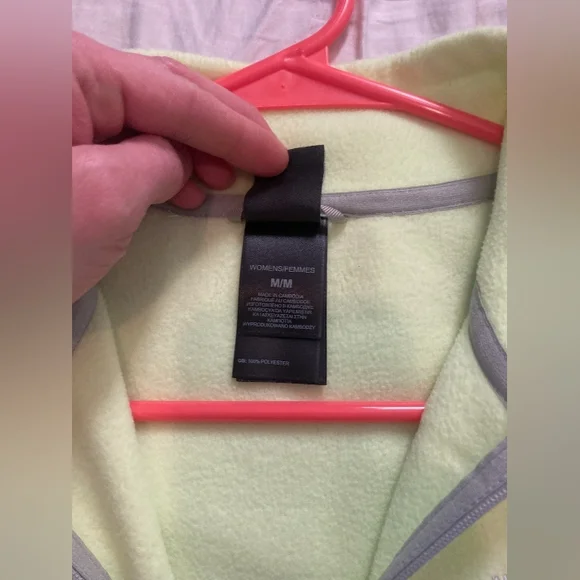 The North Face quarter zip lightweight fleece, yellow, sz M, good condition! - Picture 5 of 6